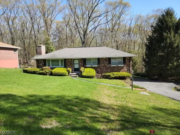 77 Hillside Dr, Bloomingdale Boro, NJ 07403