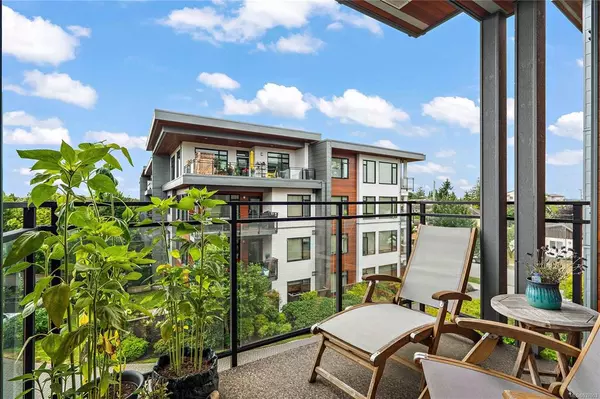 Saanich, BC V8Z 0E1,3815 Rowland Ave #301