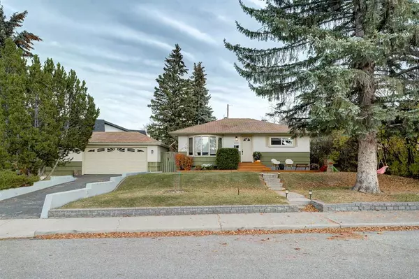 Calgary, AB T3E 4E3,2604 Garland ST SW