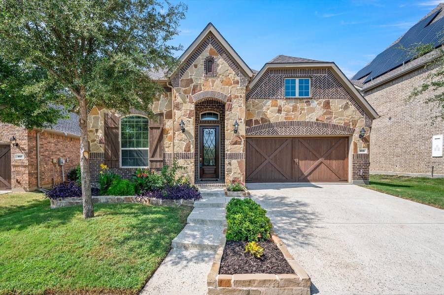 909 Red Deer Drive, Euless, TX 76039