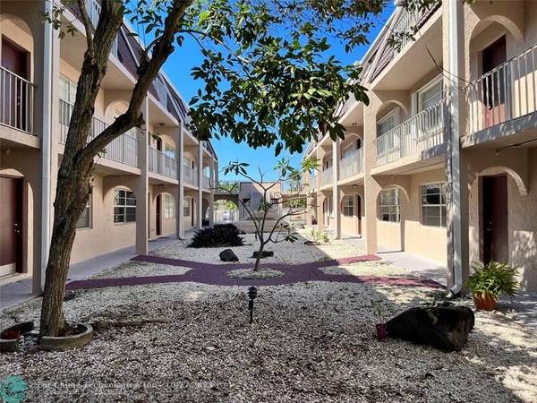 1100 SE 4th Ave  #16,  Deerfield Beach,  FL 33441