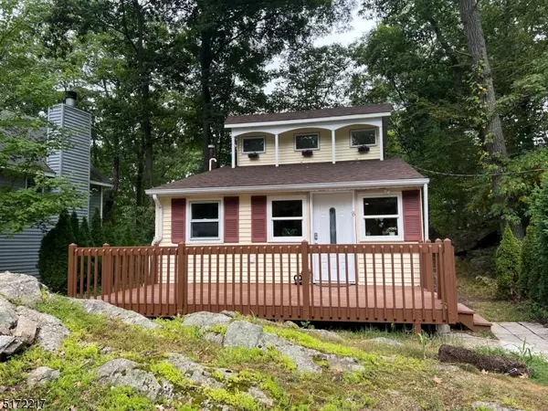 8 Caribou Trl, Hopatcong Boro, NJ 07821