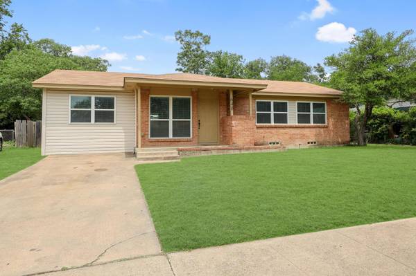 640 Pine Street, Hurst, TX 76053