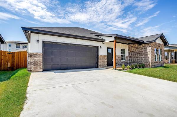 109 Magnolia Estates Street, Crowley, TX 76036