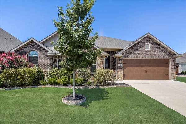 8712 Grassy Hill Lane, Fort Worth, TX 76123