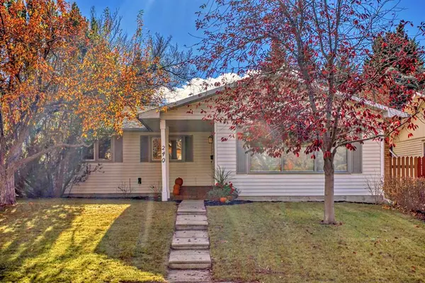 Calgary, AB T2V 3X4,240 Oakhill PL SW