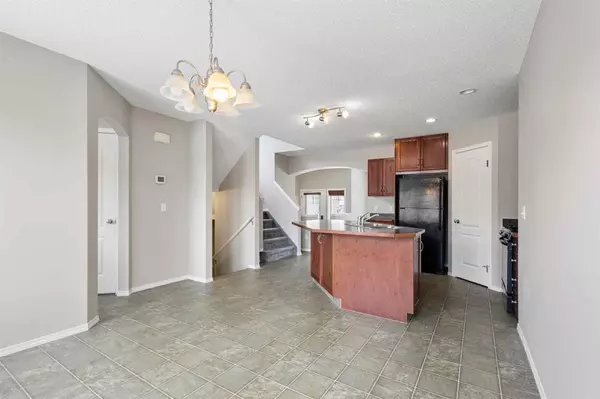 Calgary, AB T3K 0L3,42 Covecreek PL NE