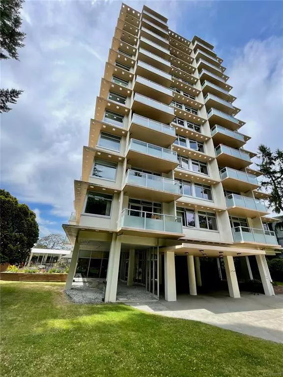 Victoria, BC V8V 2P4,250 Douglas St #305