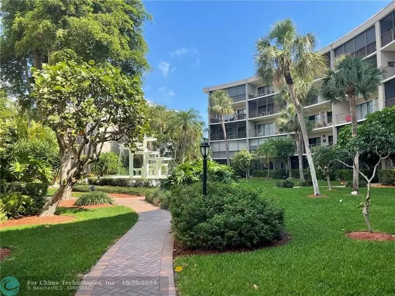 South Palm Beach, FL 33480,3605 S Ocean Boulevard  #227