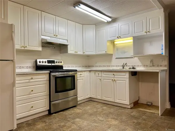 Nanaimo, BC V9R 6L2,61 12th St #28