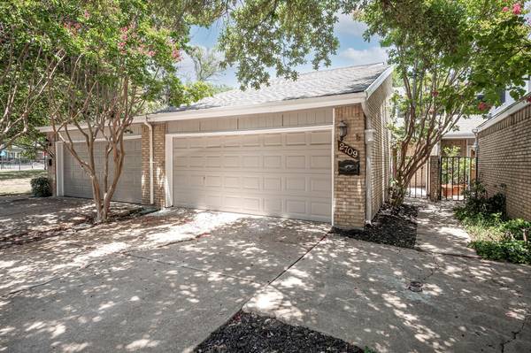 2709 Creek Wood Court, Carrollton, TX 75006