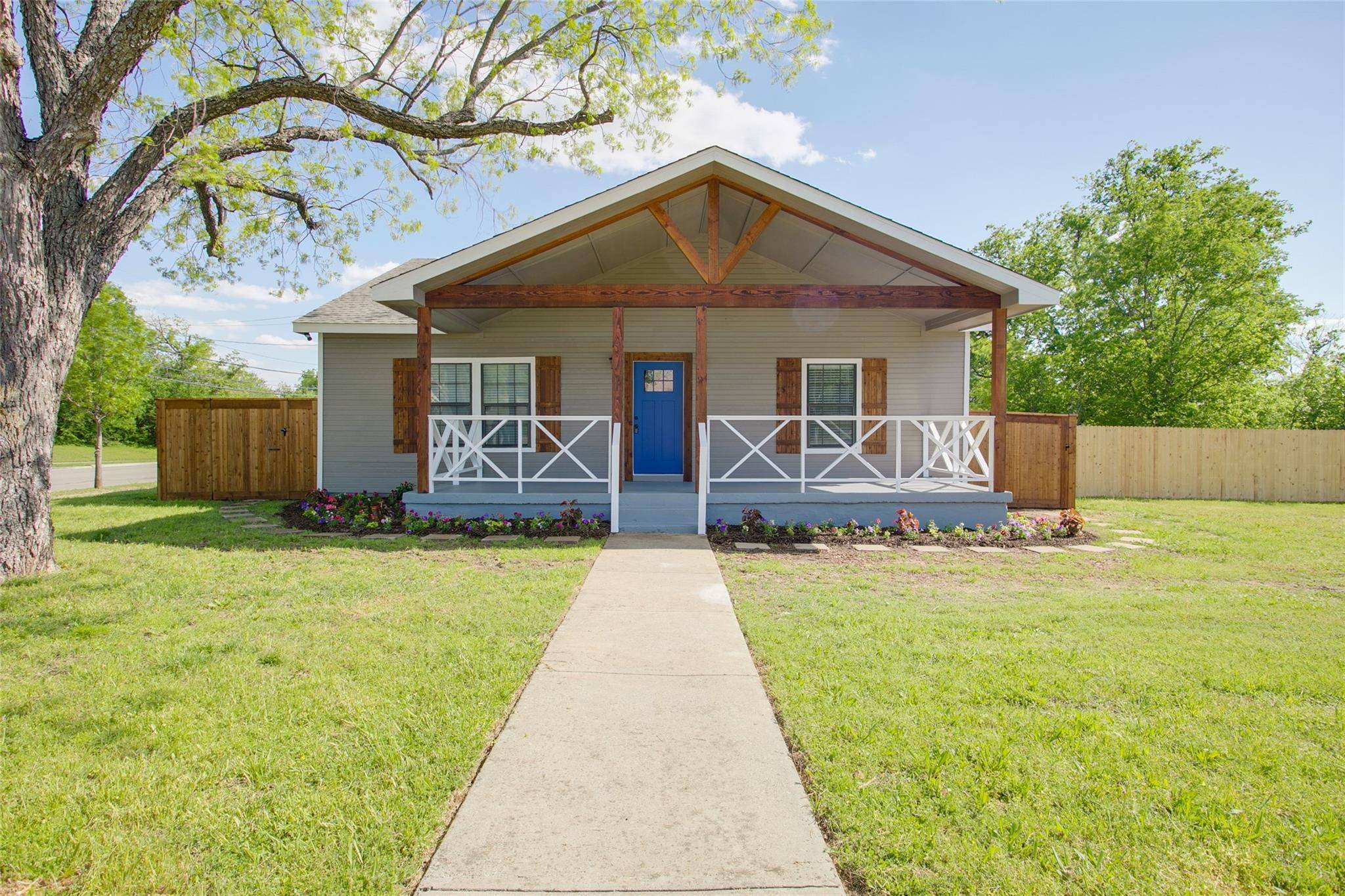 4932 Fitzhugh Avenue, Fort Worth, TX 76105