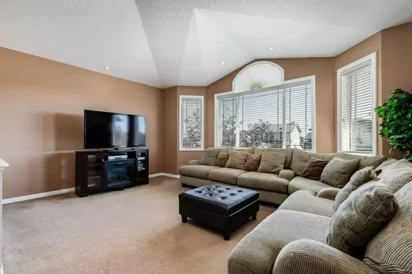 Airdrie, AB T4B 3B5,2033 Luxstone Link SW