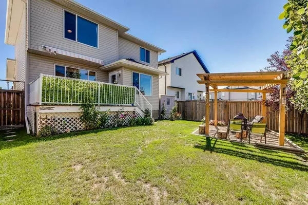 Airdrie, AB T4B 3B5,2033 Luxstone Link SW