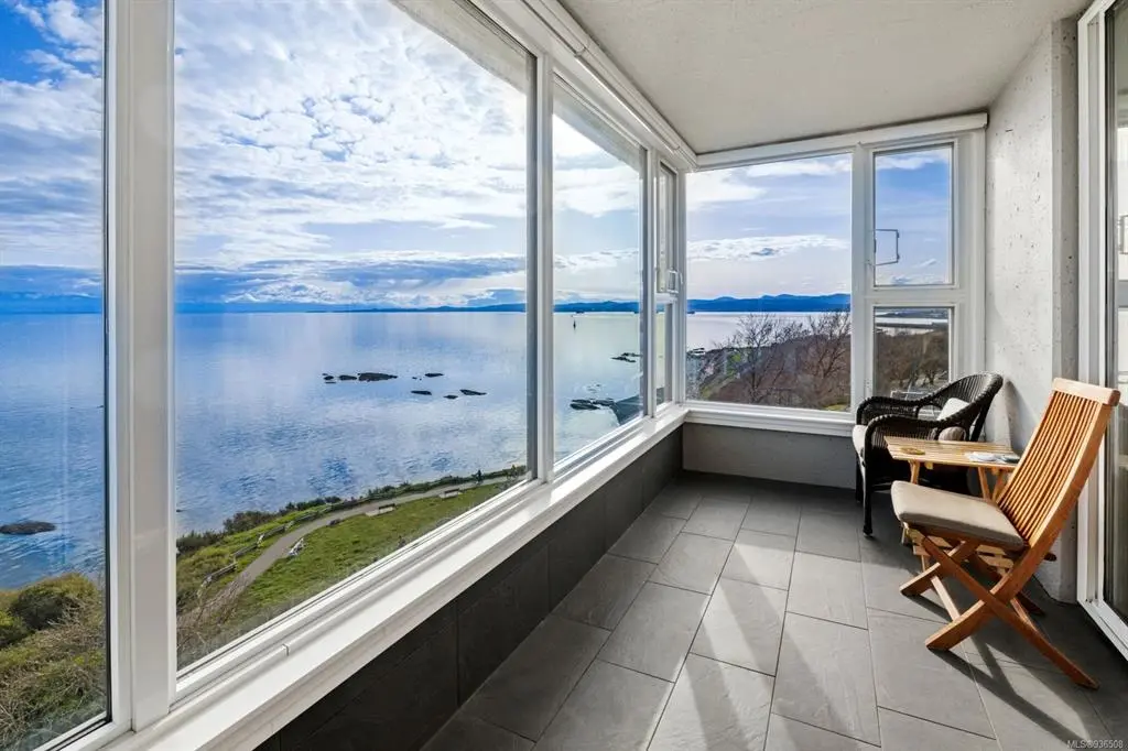 Victoria, BC V8V 1B7,670 Dallas Rd #802