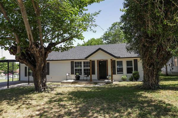 8516 Wyatt Drive, White Settlement, TX 76108