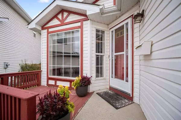 Calgary, AB T3K 4R6,95 Coverton Mews NE