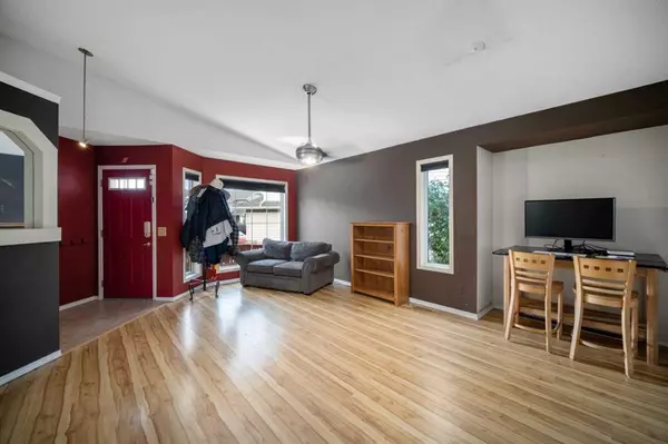 Calgary, AB T3K 4R6,95 Coverton Mews NE