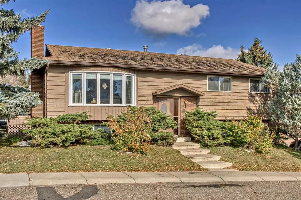 Calgary, AB T3K 1Z9,308 Berkshire PL NW