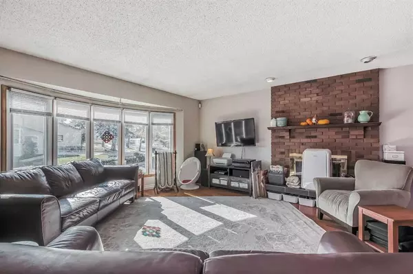 Calgary, AB T3K 1Z9,308 Berkshire PL NW