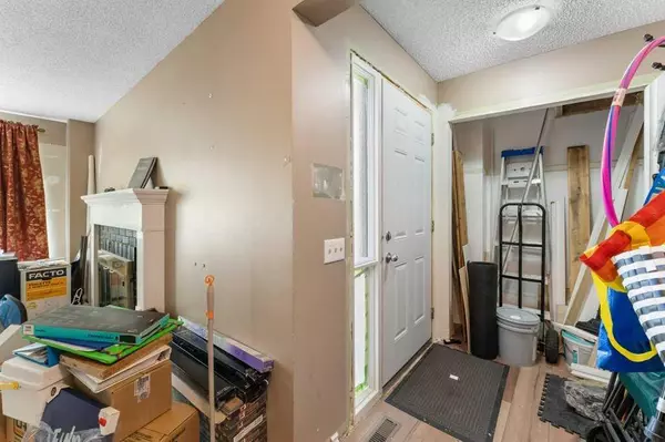 Calgary, AB T3K 1E5,8504 Berwick RD NW