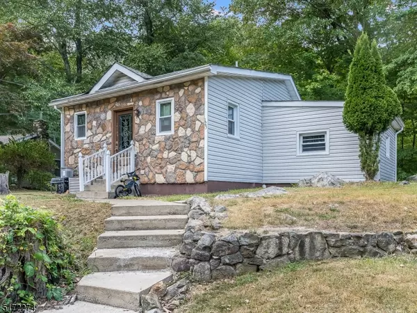 125 Camp Trl, Hopatcong Boro, NJ 07821