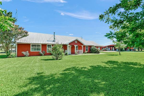 905 Crawford Road, Sadler, TX 76264