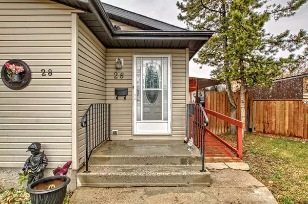 Calgary, AB T2B 2S3,28 Erin Mount CRES SE