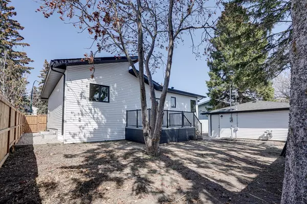 Calgary, AB T2L 0Z2,40 Cheyenne CRES NW