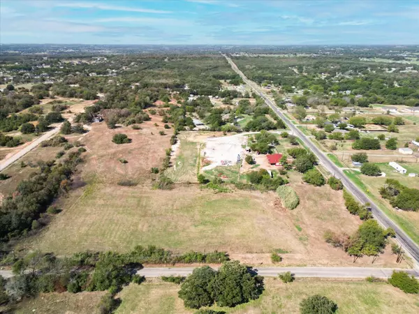 2800 N CARDINAL Road,  Azle,  TX 76020