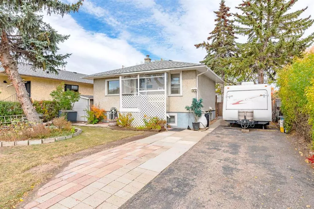 Calgary, AB T3B 1A4,1807 41 ST NW