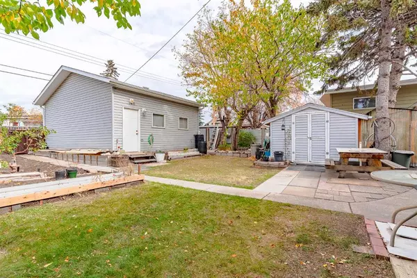 Calgary, AB T3B 1A4,1807 41 ST NW