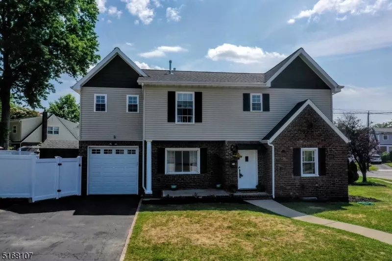 6 Youngs Pl, Saddle Brook Twp., NJ 07663