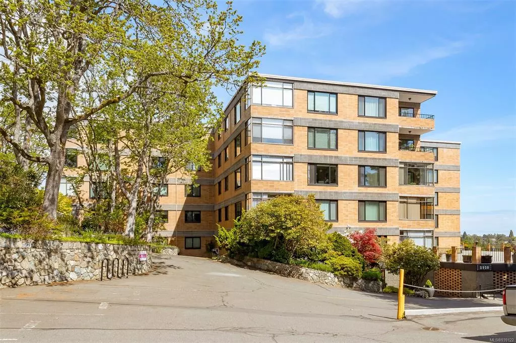 Victoria, BC V8T 3S7,2920 Cook St #306