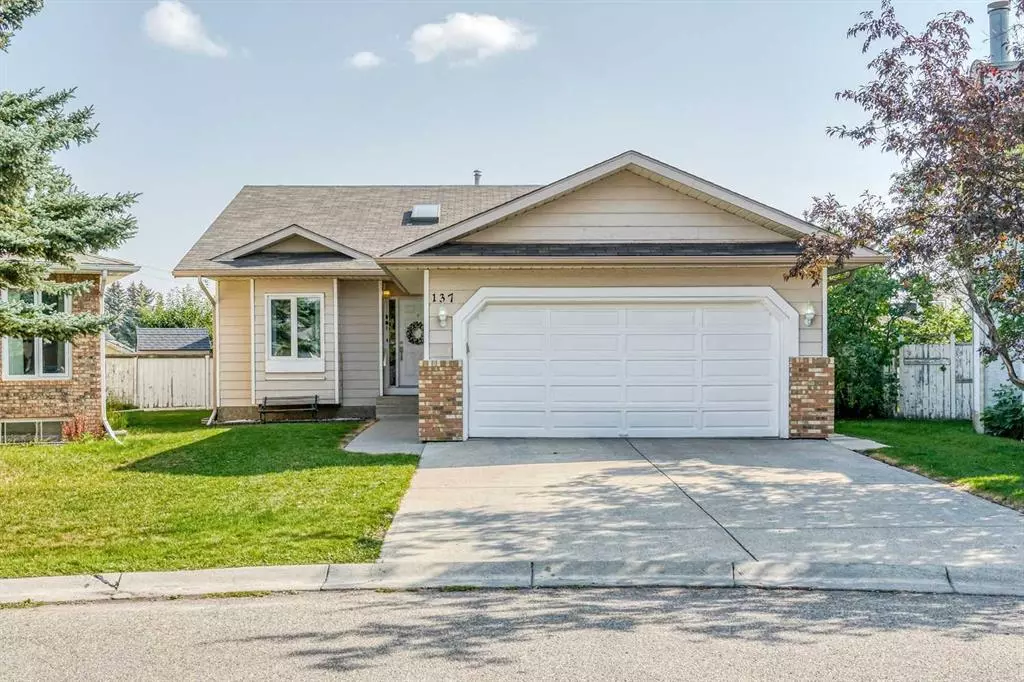 Calgary, AB T2X 3B7,137 Sundown PL SE