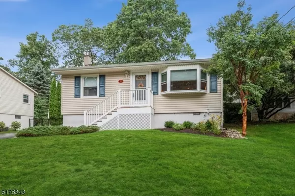 16 Carteret Rd, Hopatcong Boro, NJ 07843