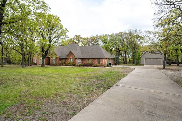 425 Rustic Oaks Road, Seagoville, TX 75159