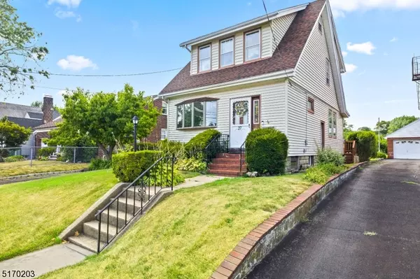 27 E Gibbons St, Linden City, NJ 07036