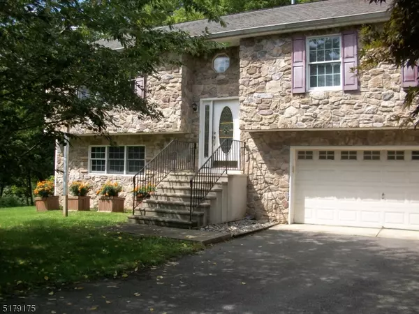 319 N Prospect St, Lopatcong Twp., NJ 08865