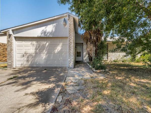 1422 Santa Fe Trail, Grand Prairie, TX 75052