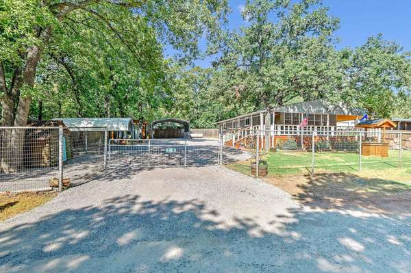 319 Yorkshire Drive, Gordonville, TX 76245