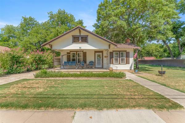 724 S Texas Street,  De Leon,  TX 76444