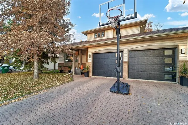 519 Brightsand CRESCENT, Saskatoon, SK S7J 4Y4