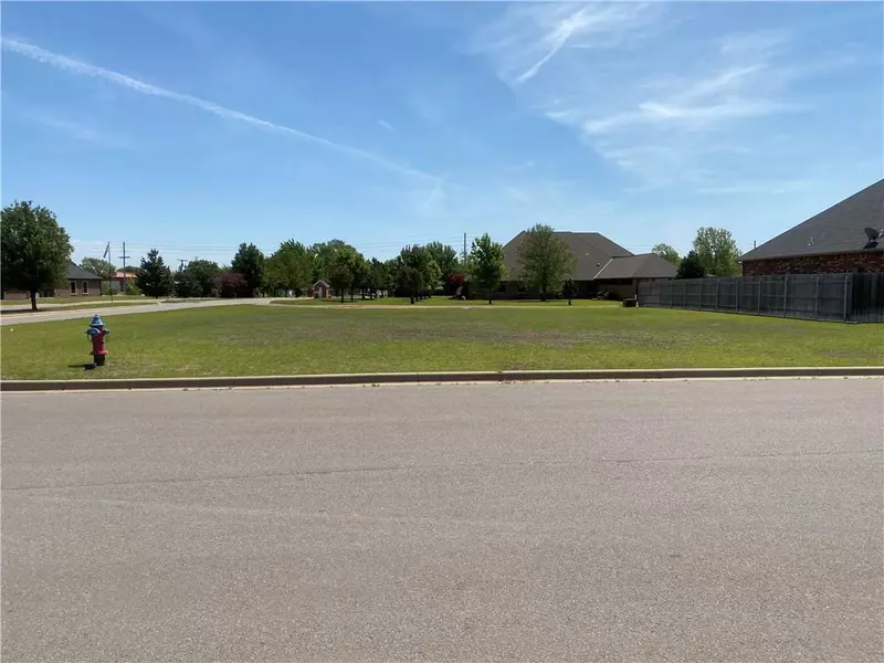 1324 E Eagle Ridge Road, Weatherford, OK 73096