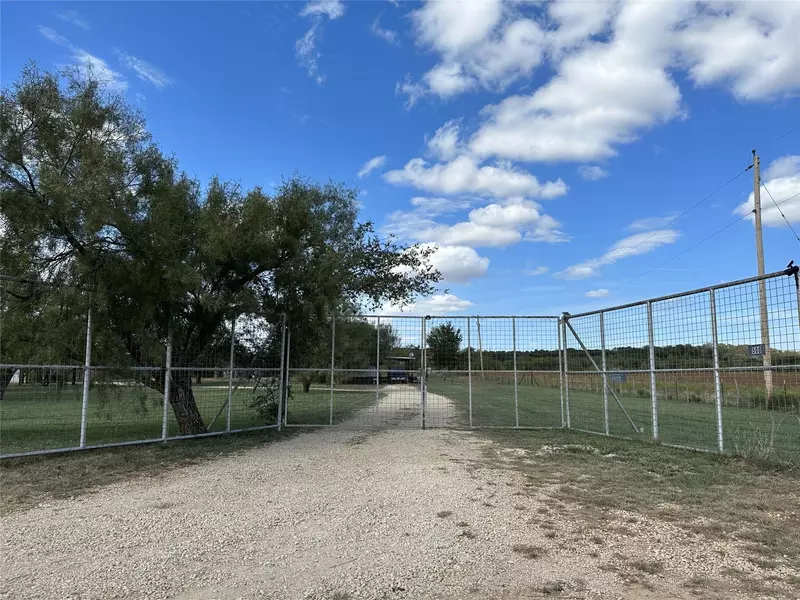 500 County Rd 170, Burkett, TX 76828