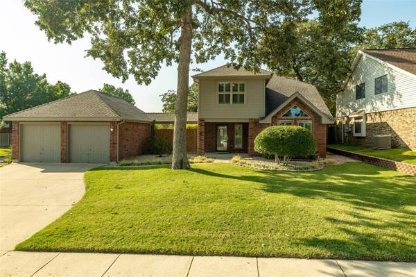 514 Holliday Lane, Euless, TX 76039