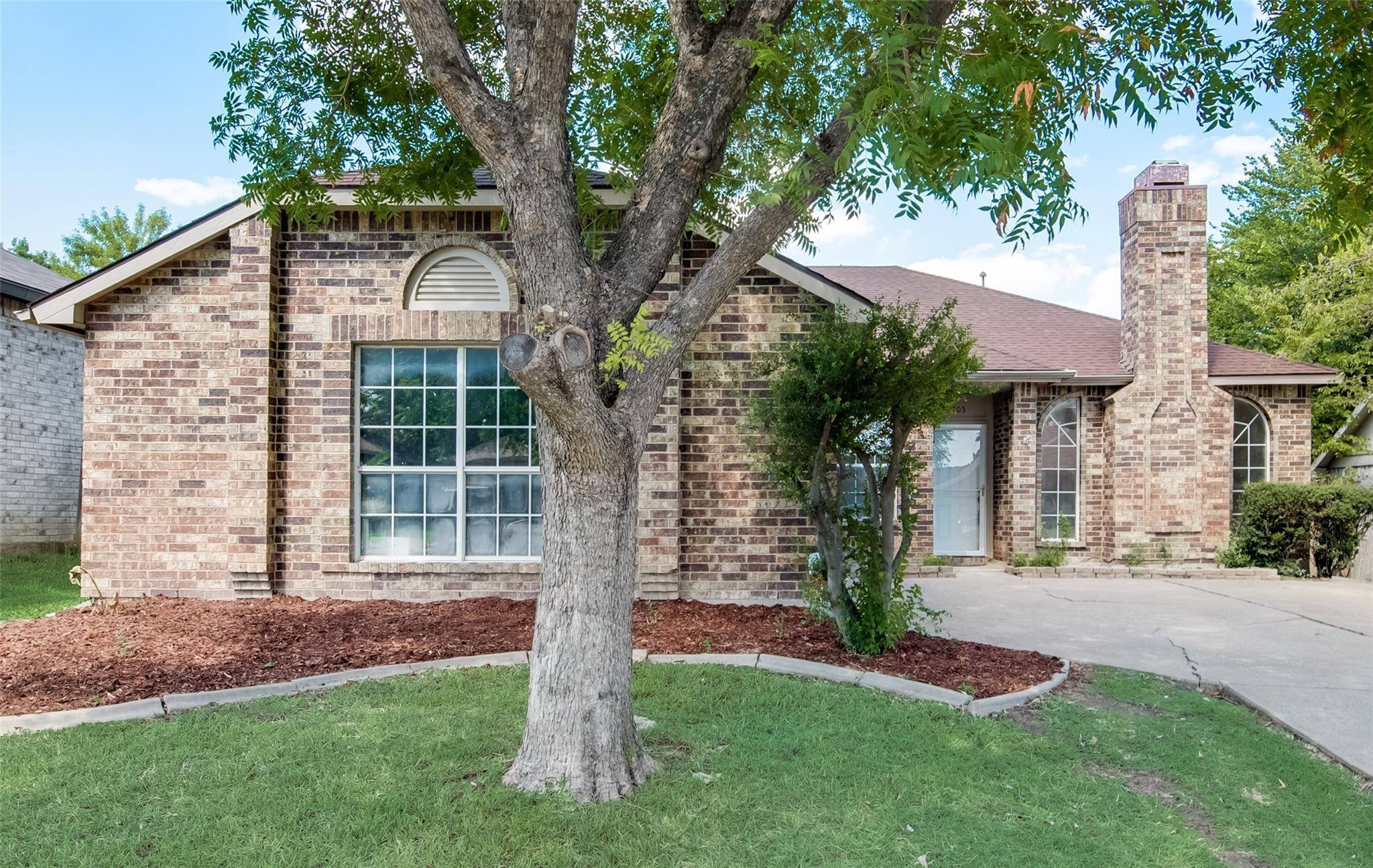 1705 Raton Drive, Arlington, TX 76018