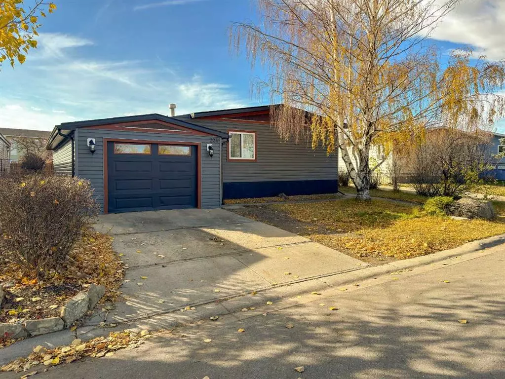 Airdrie, AB T4A 1R7,204 Big Hill CIR SE