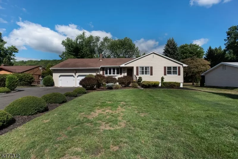 16 Renda Pl, Green Brook Twp., NJ 08812