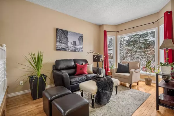 Calgary, AB T2W 4X5,1003 Woodview CRES SW